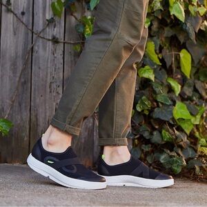 NWT OOFOS 00MG Low Black Slip Comfort Shoes, Size 9